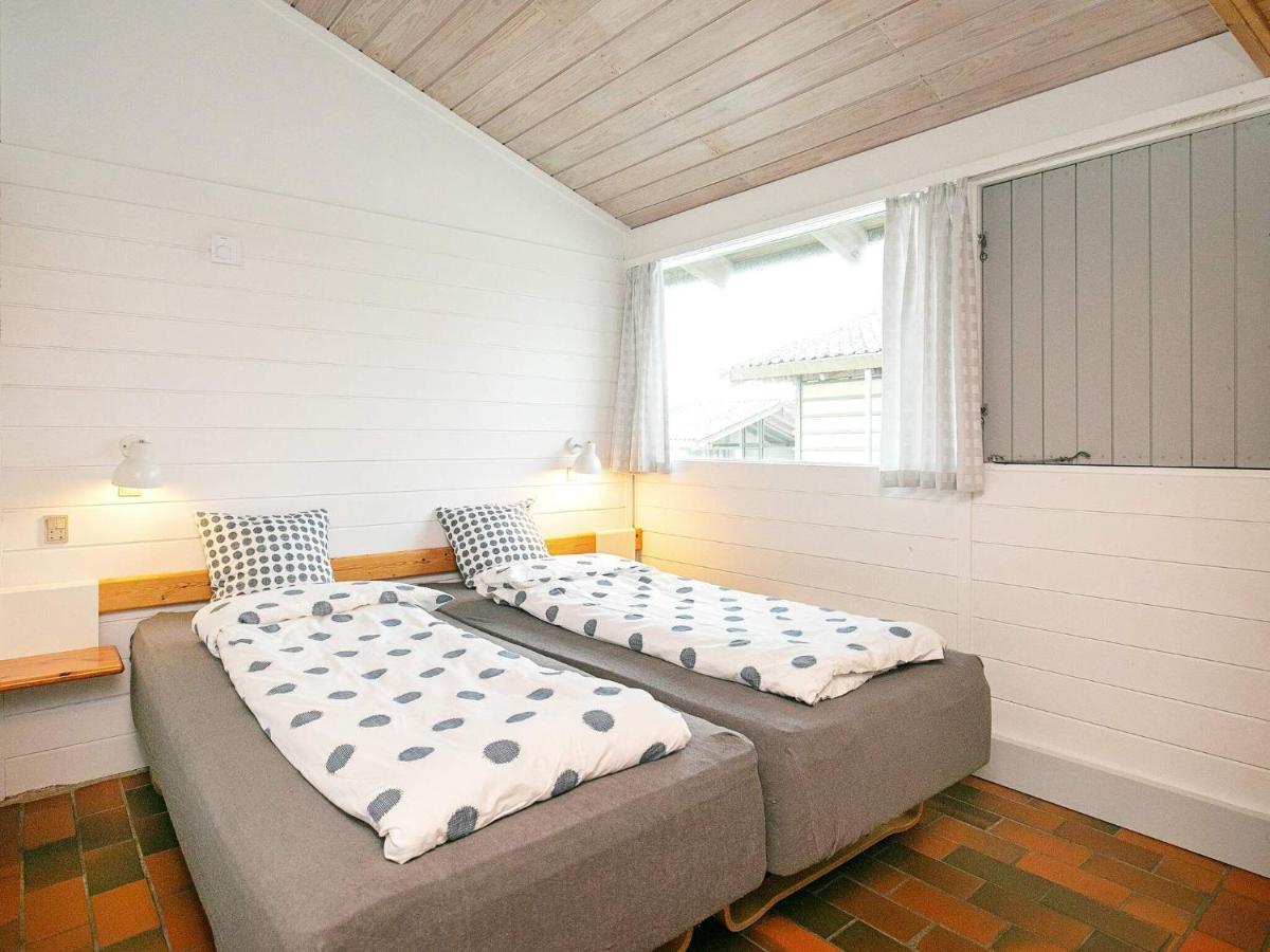 6 Person Holiday Home On A Holiday Park In 한스트홀름 외부 사진